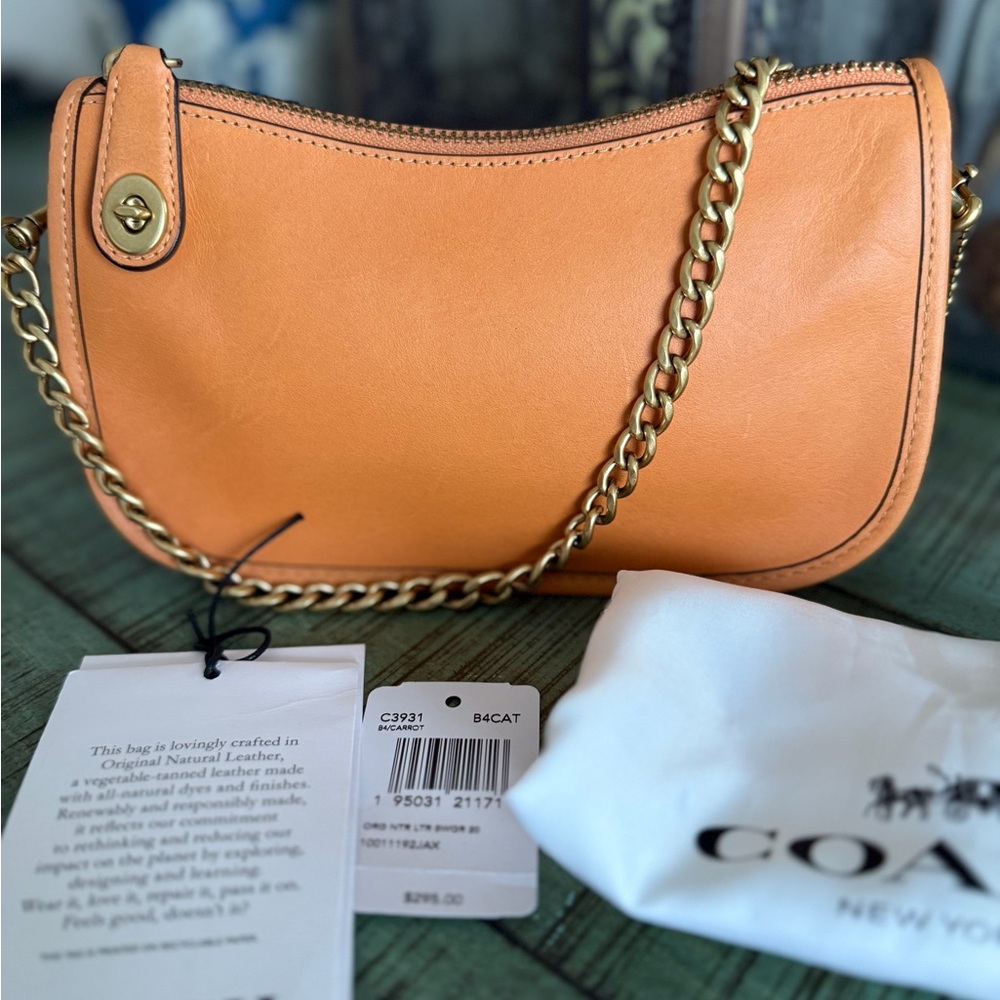 Coach Swinger 20 In Original Natural Leather- EUC
Color: Carrot